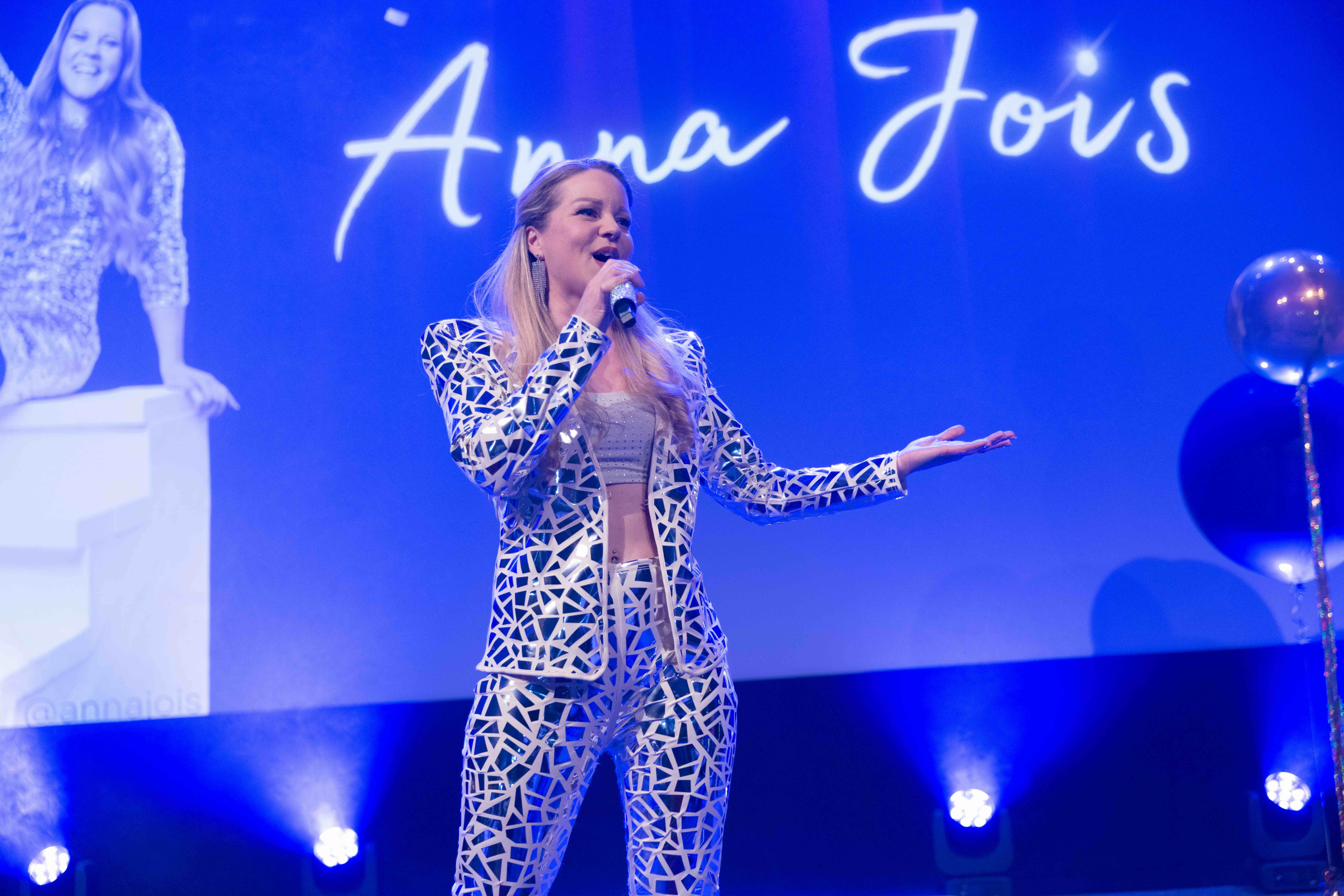 Anna Jois performing in a mirror mosaic suit